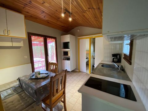 CHALET 4 personnes - Maison-Chalet 30-35m² - n°208 4 pers. TV lave-linge transat (Juillet et Août : vendredi/vendredi)