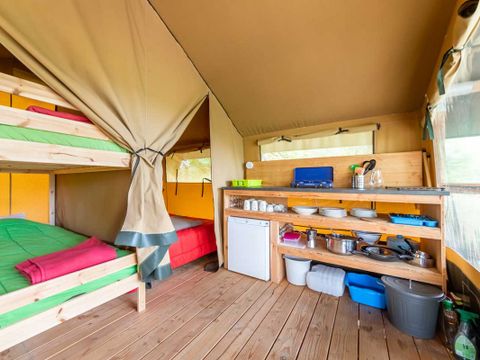 CANVAS AND WOOD TENT 5 people - Baroudeur (without private bathroom)