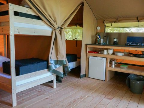 CANVAS AND WOOD TENT 5 people - Baroudeur (without private bathroom)