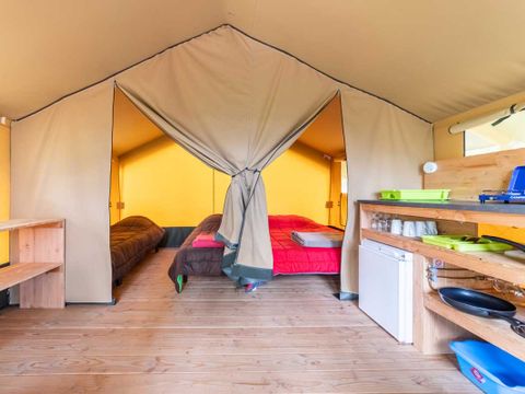 CANVAS AND WOOD TENT 4 people - Baroudeur (without private bathroom)