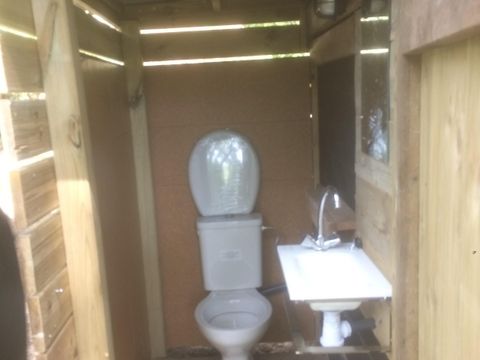 MOBILHOME 2 personnes - Cabane Etoilée - avec WC et lave-mains - micro cuisine sans eau - sans douche