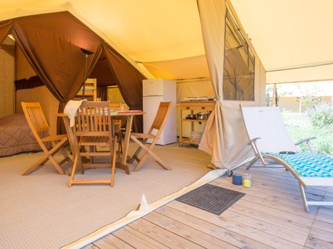 CANVAS AND WOOD TENT 5 people - Toilé Nature Classic 25 m² - 4 adults + 1 child - without sanitary facilities