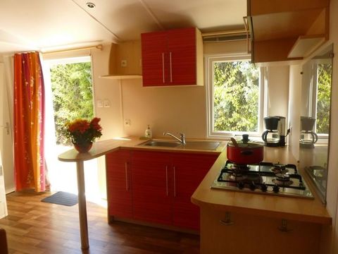 MOBILE HOME 6 people - Mobile-home 27,5m² Standard (2bed - 4/6pers.) + Air conditioning + Outdoor straw hut