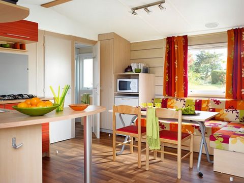 MOBILE HOME 6 people - Mobile-home 27,5m² Standard (2bed - 4/6pers.) + Air conditioning + Outdoor straw hut