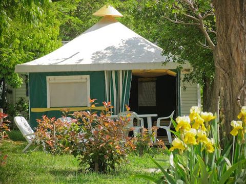 TENT 5 people - TRAPPER (without sanitary facilities)