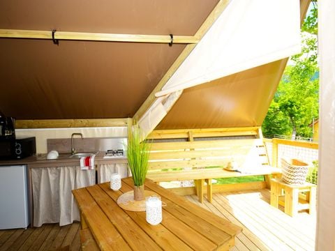 CANVAS AND WOOD TENT 5 people - Lodge Comfort Tent (with sanitary facilities)