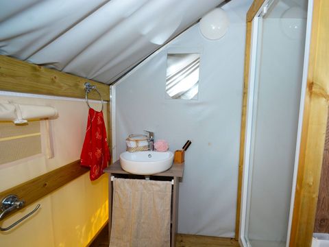 CANVAS AND WOOD TENT 5 people - Lodge Comfort Tent (with sanitary facilities)