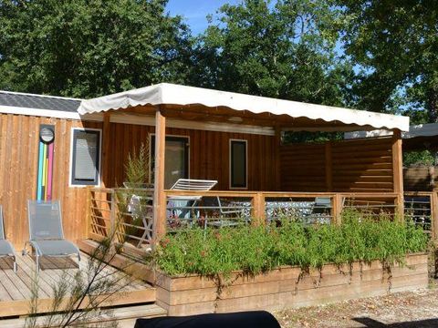 MOBILHOME 5 personnes - PREMIUM Bois 28m² - 2 chambres + terrasse couverte + TV + LV +BBQ + SOLARIUM