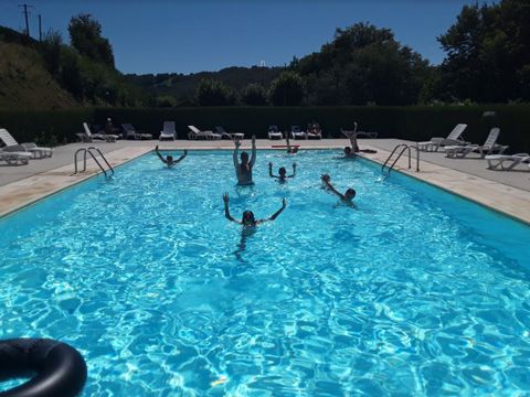 Camping Paradis - Village De Vacances La Gineste - Camping Cantal