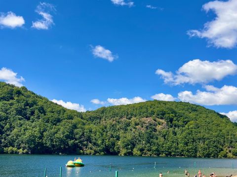 Camping Paradis - Village De Vacances La Gineste - Camping Cantal - Image N°3