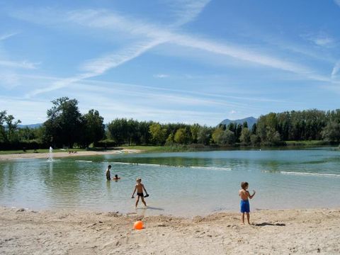 Flower Camping le Lac du Marandan - Camping Isere - Image N°13