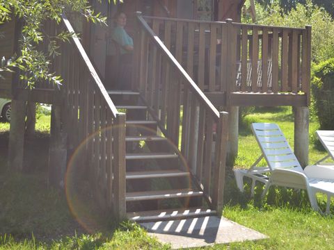 HÉBERGEMENT INSOLITE 4 personnes - Chalet sur pilotis - 2 chambres - Bord de rivière