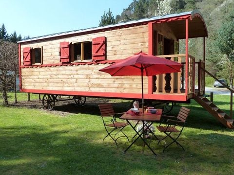 UNUSUAL ACCOMMODATION 6 people - ROBINSON with tent on stilts