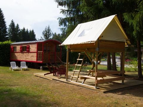 UNUSUAL ACCOMMODATION 6 people - ROBINSON with tent on stilts