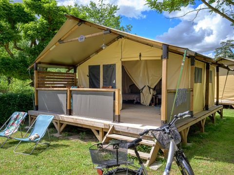 CANVAS AND WOOD TENT 5 people - LODGE BALI CONFORT Without sanitary facilities