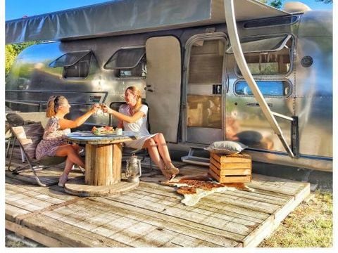 CARAVAN 2 people - AMERICAN AIRSTREAM with Spa