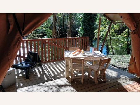 TENTE TOILE ET BOIS 4 personnes - LODGE LUXE BORD DE RIVIERE