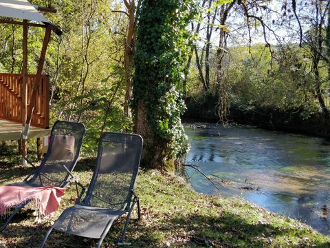 TENTE TOILE ET BOIS 4 personnes - LODGE LUXE BORD DE RIVIERE