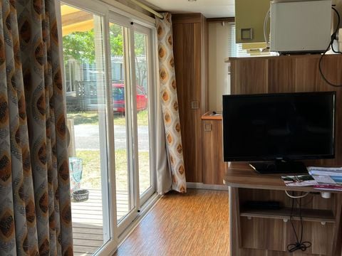 MOBILHOME 5 personnes - Mobil-home | Classic XL | 2 Ch. | 4/5 Pers. | Terrasse surélevée | 2 SDB | TV