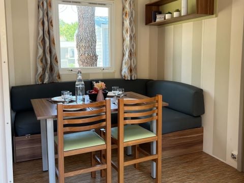 MOBILHOME 5 personnes - Mobil-home | Classic XL | 2 Ch. | 4/5 Pers. | Terrasse surélevée | 2 SDB | TV