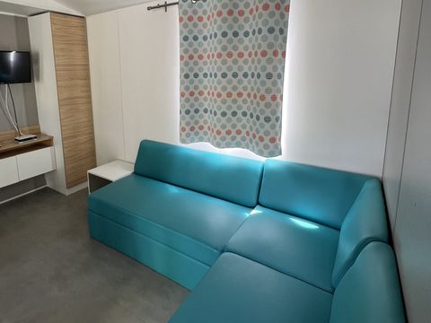 MOBILHOME 6 personnes - Mobil-home | Comfort XL | 3 Ch. | 6 Pers. | Terrasse surélevée non couverte | 2 SDB | TV