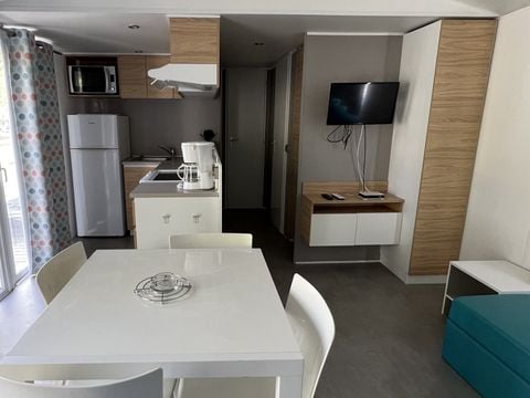 MOBILHOME 6 personnes - Mobil-home | Comfort XL | 3 Ch. | 6 Pers. | Terrasse surélevée non couverte | 2 SDB | TV