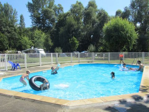 Camping Les Bords Du Guiers - Camping Savoie