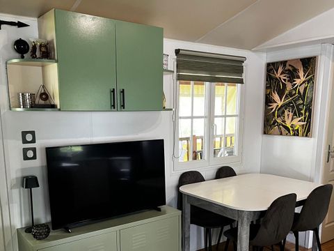 MOBILHOME 6 personnes - Confort 40m² (3ch- 6 pers) -avec terrasse + SDB+ Lave-linge + Clim+ Plancha+ salon jardin