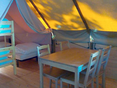 CANVAS AND WOOD TENT 4 people - (without sanitary facilities)