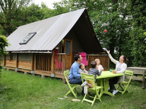 CANVAS AND WOOD TENT 6 people - 4 season lodge