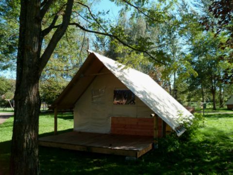 CANVAS AND WOOD TENT 2 people - PMR (without sanitary facilities)