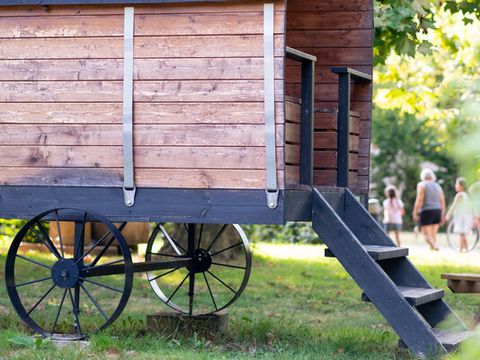 HÉBERGEMENT INSOLITE 4 personnes - Roulottes du Val de Saône 