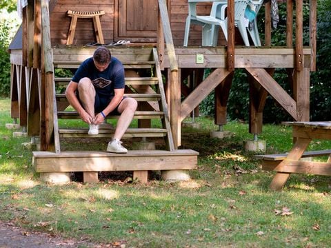 HÉBERGEMENT INSOLITE 3 personnes - Cabane en bois avec terrasse (2 adultes + 1 enfant)