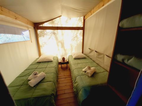 CANVAS AND WOOD TENT 4 people - Ecolodge Toile & Bois 30m² (2 bedrooms - sleeps 4) including covered terrace 8m² - Without sanitary facilities