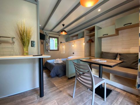 CHALET 2 personnes - PREMIUM 24m² (1 chambre dans la pièce de vie) dont terrasse couverte  + TV