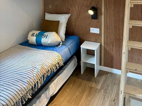 MOBILHOME 5 personnes - Cabane Spa Premium 33m² (2 chambres) + terrasse couverte  + TV + LV + Plancha + Draps + Serviettes