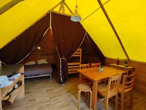 TENT 5 people - LODGE 4/5 pers INSOLITE 2 rooms without bathroom