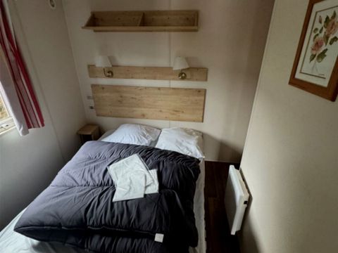 HÉBERGEMENT INSOLITE 4 personnes - ROULOTTE - 2 CHAMBRES - 2/4 PERSONNES