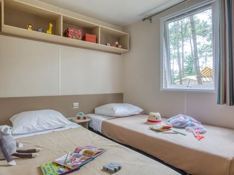 MOBILHOME 8 personnes - Confort 4 chambres, sans télévision.