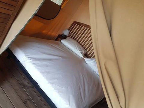 CANVAS AND WOOD TENT 5 people - 2 rooms without sanitary facilities