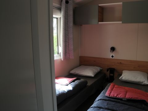 MOBILHOME 8 personnes - Golfe PREMIUM 40m² (4 ch - 8 personnes) + Terrasse couverte + TV + 2 SDB + lave vaisselle