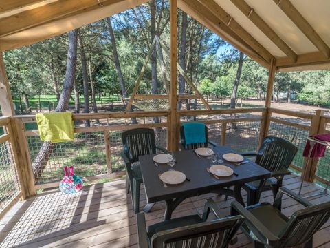 UNUSUAL ACCOMMODATION 5 people - INSOLITE 25-2 (Cabane sur pilotis Ecologe); max 4 adults (Bunk beds) TV