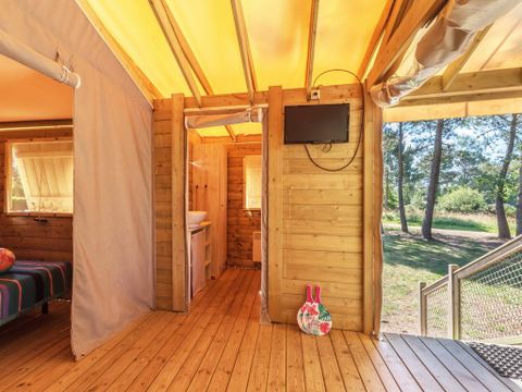 HÉBERGEMENT INSOLITE 5 personnes - INSOLITE 25-2 (Cabane sur pilotis Ecologe) ; maxi 4 adultes (Lits superposés) TV