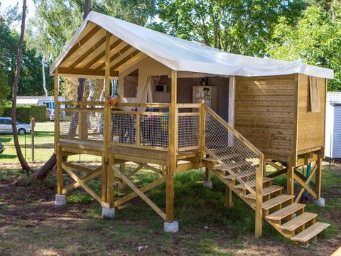 UNUSUAL ACCOMMODATION 5 people - INSOLITE 25-2 (Cabane sur pilotis Ecologe); max 4 adults (Bunk beds) TV
