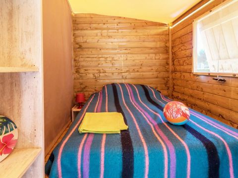 HÉBERGEMENT INSOLITE 5 personnes - INSOLITE 25-2 (Cabane sur pilotis Ecologe) ; maxi 4 adultes (Lits superposés) TV