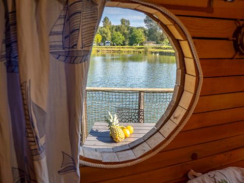 UNUSUAL ACCOMMODATION 4 people - Ariel Floating Cabin