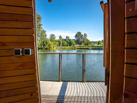 UNUSUAL ACCOMMODATION 4 people - Ariel Floating Cabin