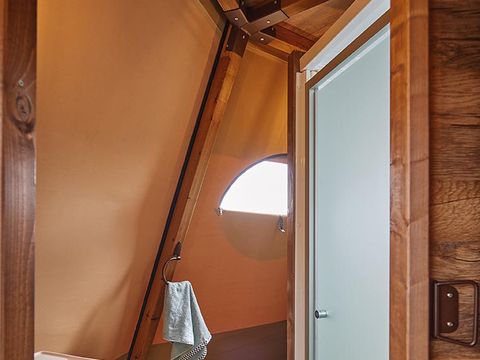 TENTE 4 personnes - TIPI Tente 4 personnes / 2 chambres avec salle de bain et wc