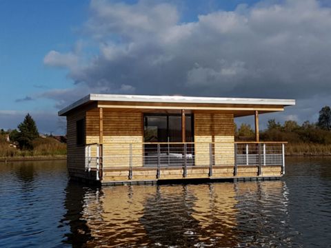 UNUSUAL ACCOMMODATION 6 people - Water lily