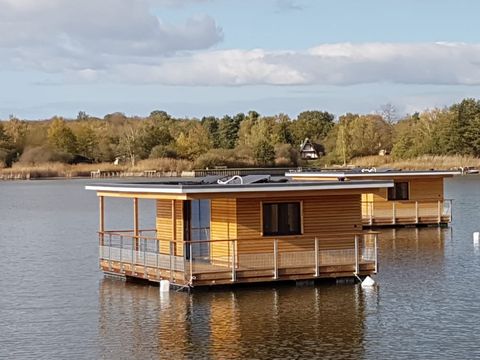 UNUSUAL ACCOMMODATION 6 people - Water lily